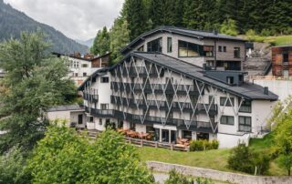 ARPURIA hidden luxury mountain home